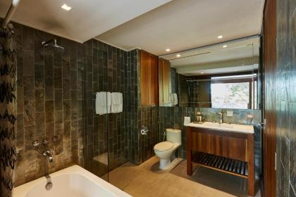Luxx Xl Langsuan Hotel - image 17
