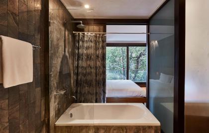 Luxx Xl Langsuan Hotel - image 18