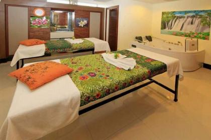 Convenient Grand Hotel - image 11