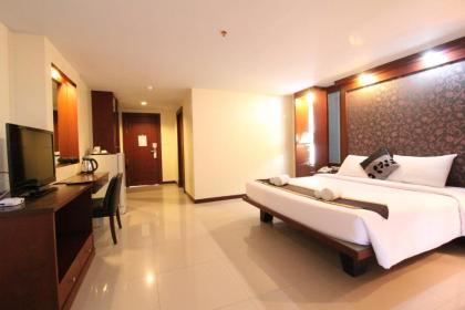 Convenient Grand Hotel - image 2