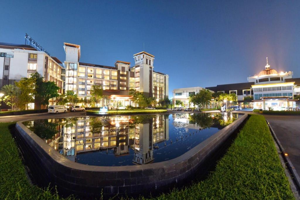 Summit Windmill Golf Residence - main image
