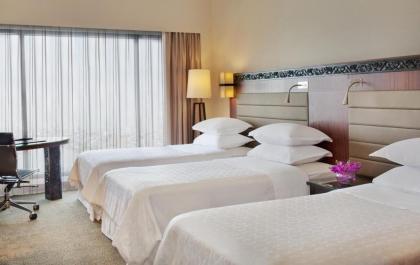 Royal Orchid Sheraton Hotel & Towers - image 10