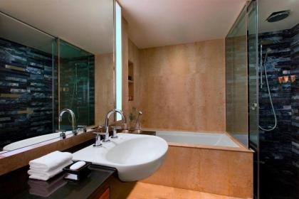 Royal Orchid Sheraton Hotel & Towers - image 16