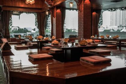 Royal Orchid Sheraton Hotel & Towers - image 20