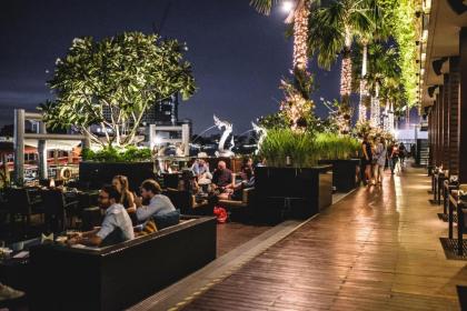 Royal Orchid Sheraton Hotel & Towers - image 3