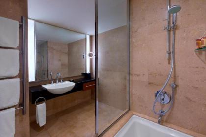 Royal Orchid Sheraton Hotel & Towers - image 8
