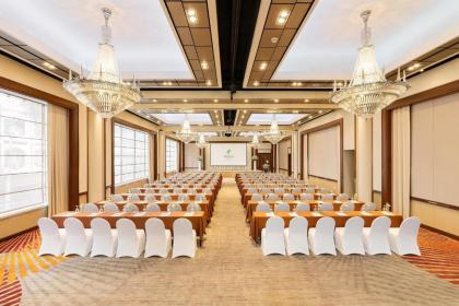 Holiday Inn Bangkok Silom - image 13