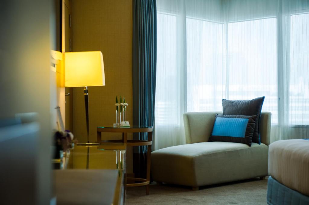 Holiday Inn Bangkok Silom - image 4