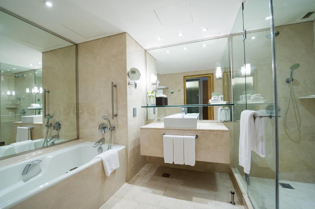 Holiday Inn Bangkok Silom - image 7