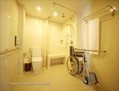 Ramada Plaza Menam Riverside - image 14