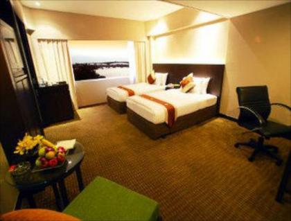 Ramada Plaza Menam Riverside - image 15