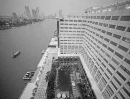 Ramada Plaza Menam Riverside - image 18