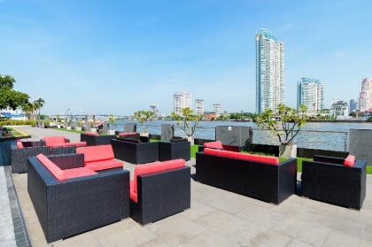 Ramada Plaza Menam Riverside - image 7
