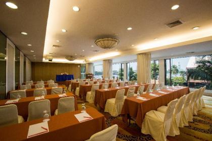 Ramada Plaza Menam Riverside - image 9