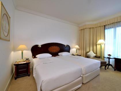 Evergreen Laurel Hotel - image 10