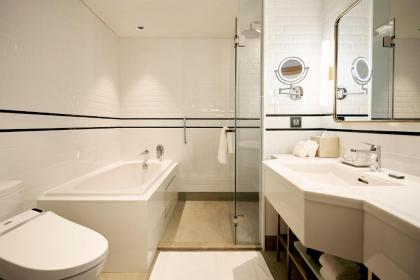 Montien Hotel Bangkok - image 10