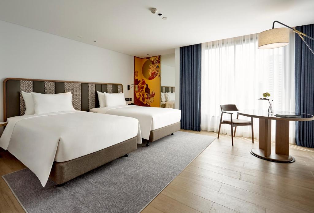 Montien Hotel Bangkok - image 6