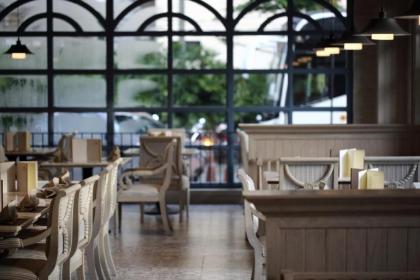 Sd Avenue Hotel - image 10