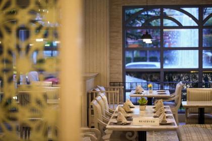 Sd Avenue Hotel - image 19