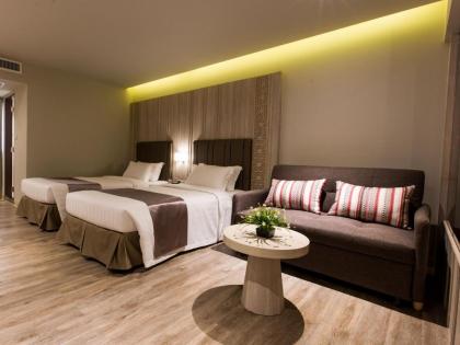 Sd Avenue Hotel - image 2
