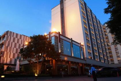 Sd Avenue Hotel - image 20