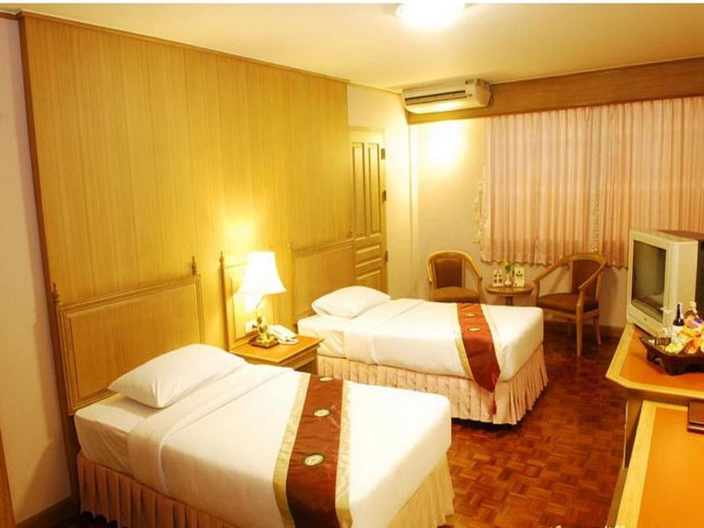 Silom Village Inn - image 2