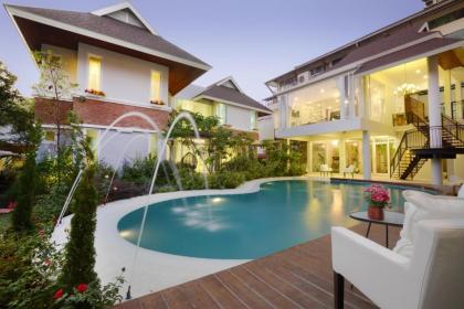 Murraya Residence - image 1