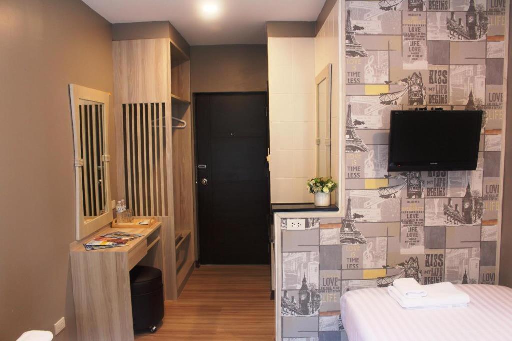 YWCA Hotel Bangkok - image 2
