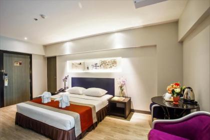 Nouvo City Hotel - image 4