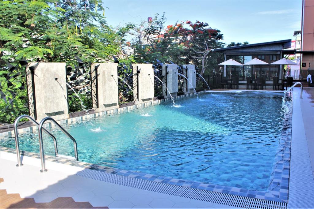 Nouvo City Hotel - image 6