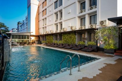 Nouvo City Hotel - image 8