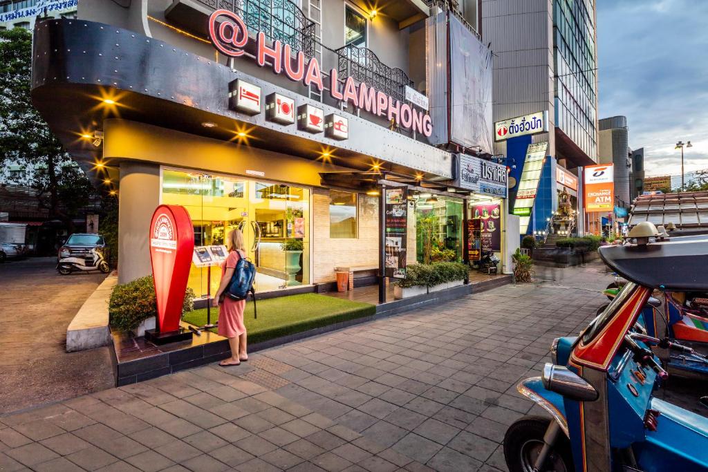 At Hua Lamphong Hotel - main image
