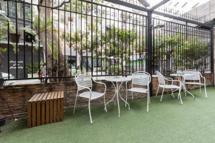 At Hua Lamphong Hotel - image 10