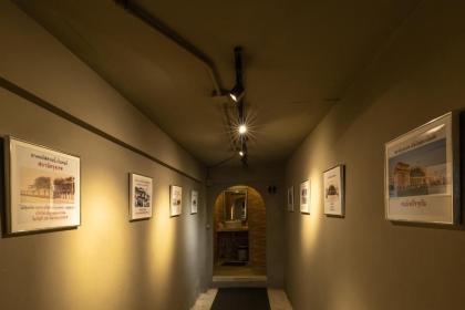 At Hua Lamphong Hotel - image 11