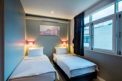At Hua Lamphong Hotel - image 19