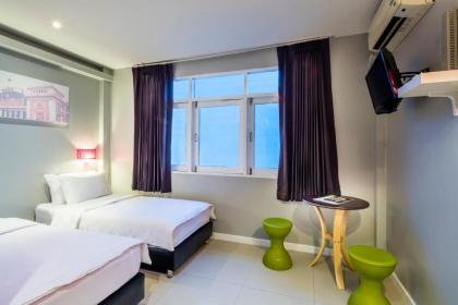 At Hua Lamphong Hotel - image 20