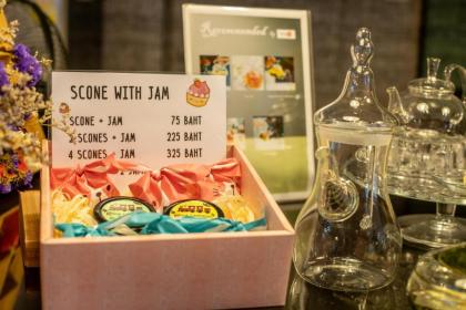 At Hua Lamphong Hotel - image 8