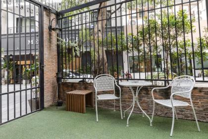 At Hua Lamphong Hotel - image 9