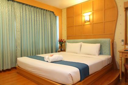 Silom Avenue Inn Hotel - image 17