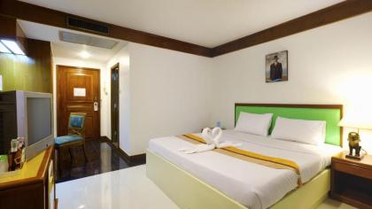 Silom Avenue Inn Hotel - image 9