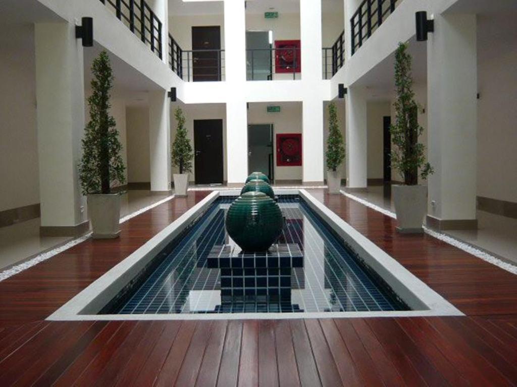 The Atrium Ratchada 13 Hotel - image 2