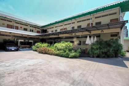 OYO 905 Rajata Hotel - image 2