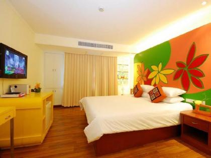 Hip Hotel Bangkok - image 2