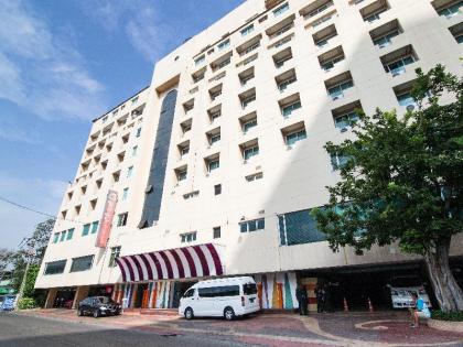 Hip Hotel Bangkok - image 3