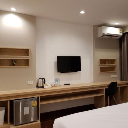 Florida Hotel Bangkok - image 1