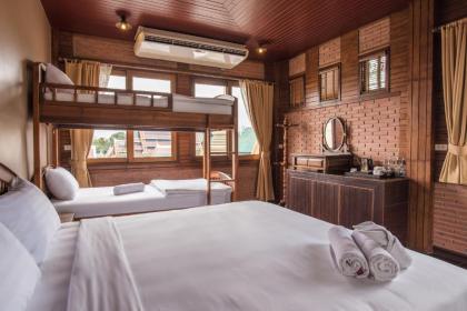 Feung Nakorn Balcony Rooms and Cafe - image 14