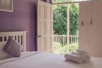 Feung Nakorn Balcony Rooms and Cafe - image 15