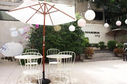 Feung Nakorn Balcony Rooms and Cafe - image 19