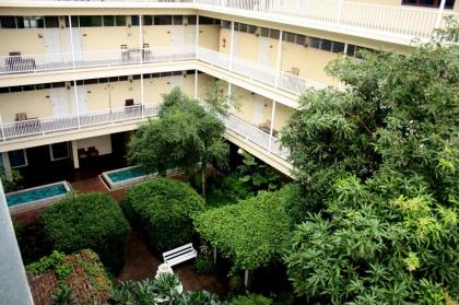 Feung Nakorn Balcony Rooms and Cafe - image 2