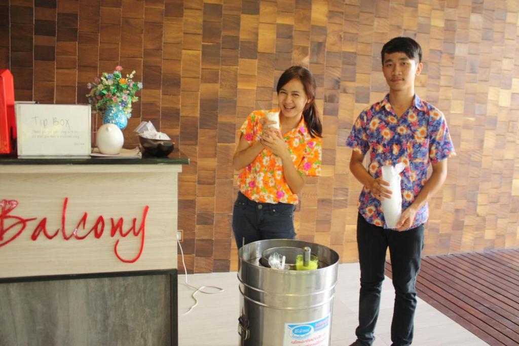 Feung Nakorn Balcony Rooms and Cafe - image 3
